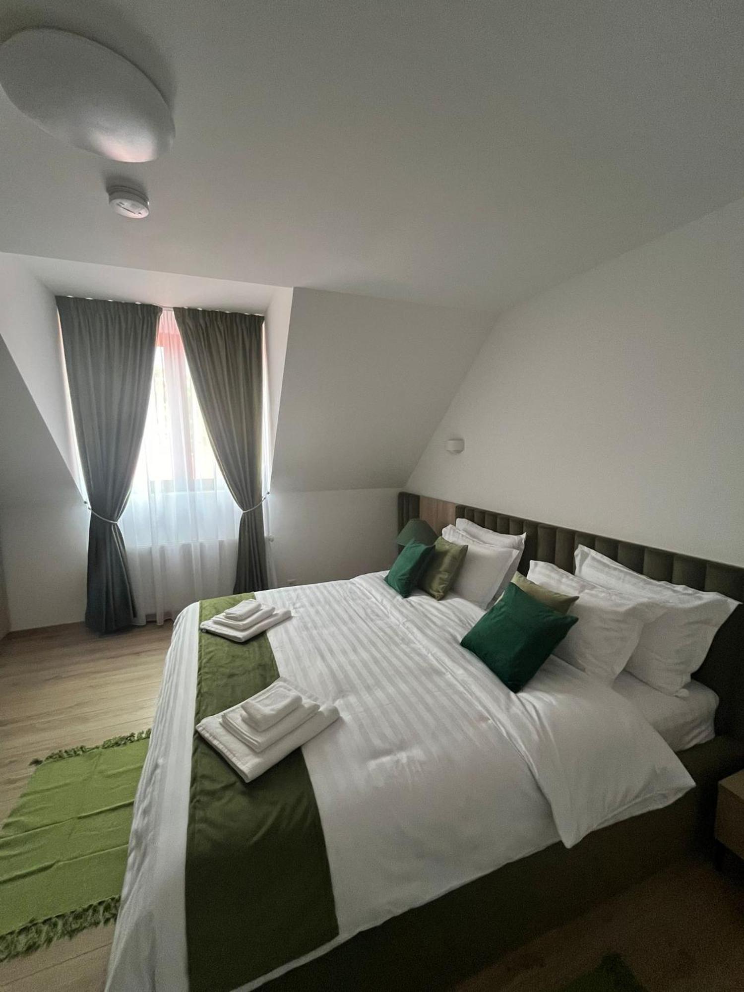 Kilometru108 Hotel Leordina ภายนอก รูปภาพ