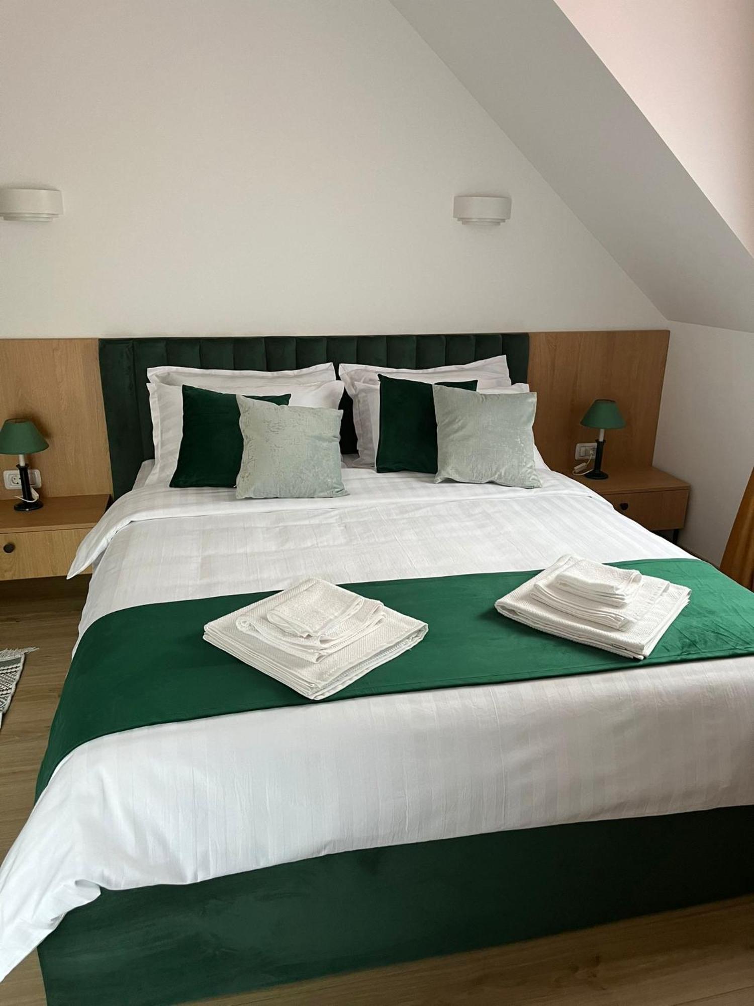 Kilometru108 Hotel Leordina ภายนอก รูปภาพ