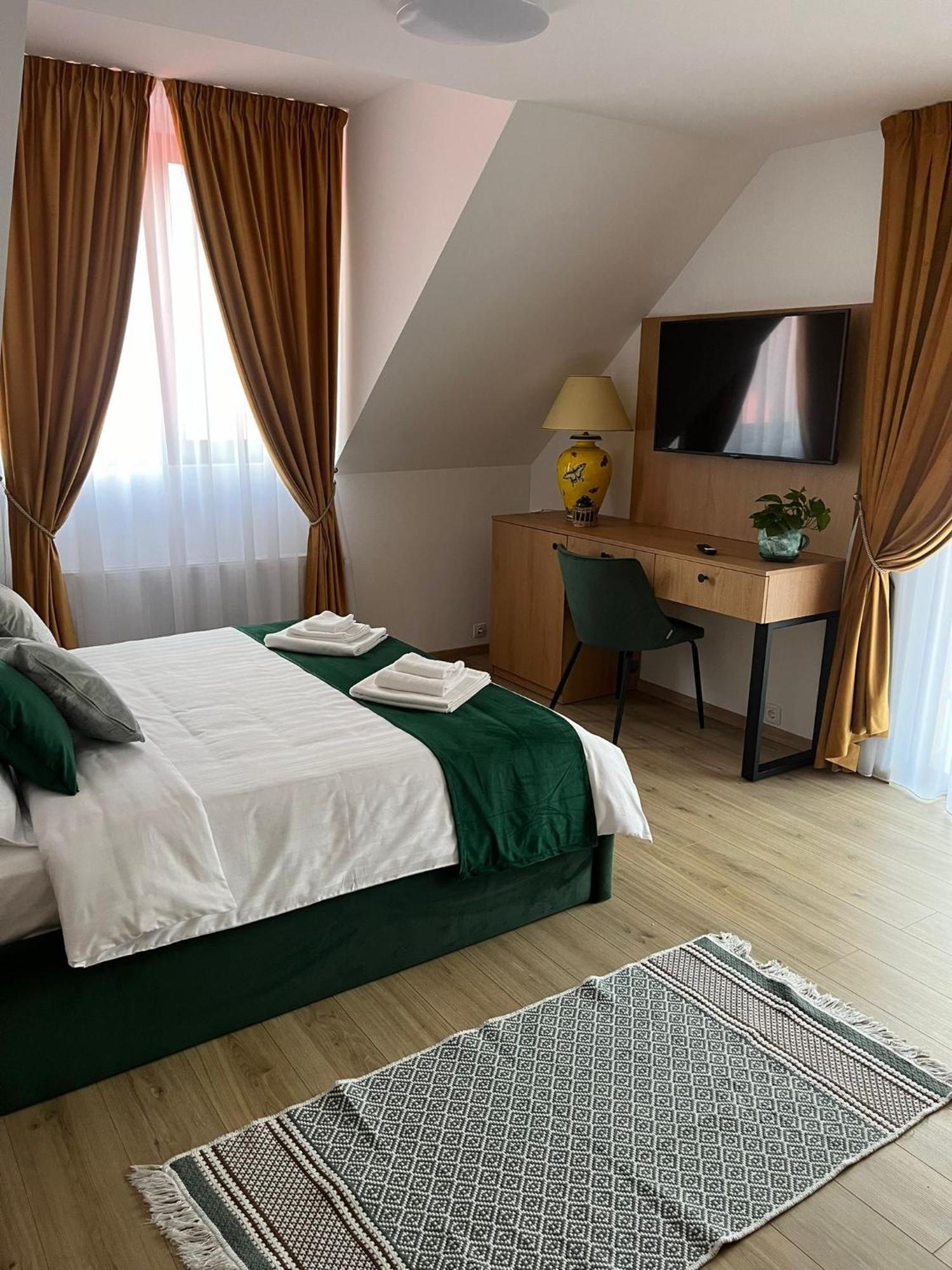 Kilometru108 Hotel Leordina ภายนอก รูปภาพ
