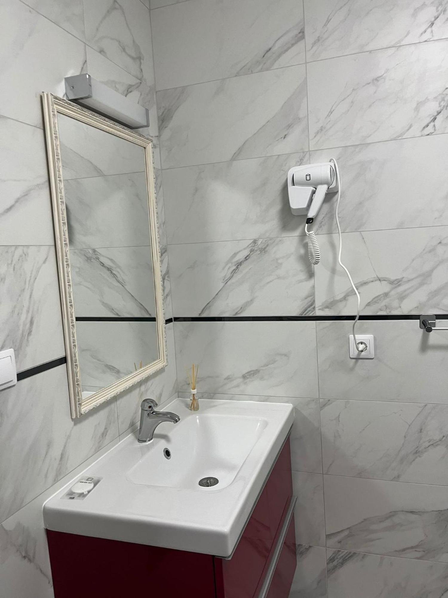 Kilometru108 Hotel Leordina ภายนอก รูปภาพ